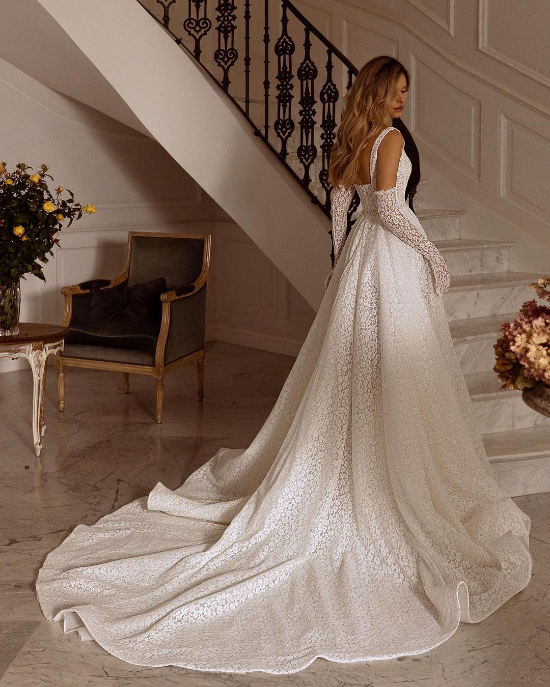 Abiti da sposa a-line adorabili Fiore quadrato Pizzo senza maniche Backless Treno staccabile Cerniera su misura Plus Size Abito da sposa Abiti da sposa