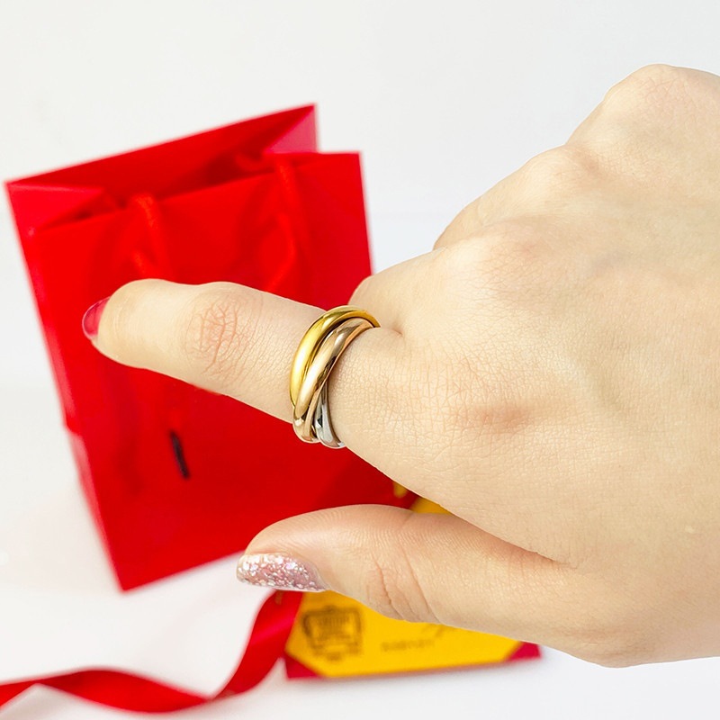Designer de luxe Trois anneaux de couleur plein ciel étoiles anneaux d'amour pour les femmes nouvelle couleur en acier inoxydable résistant à la mode 18 carats tendance en argent avec boîte rouge