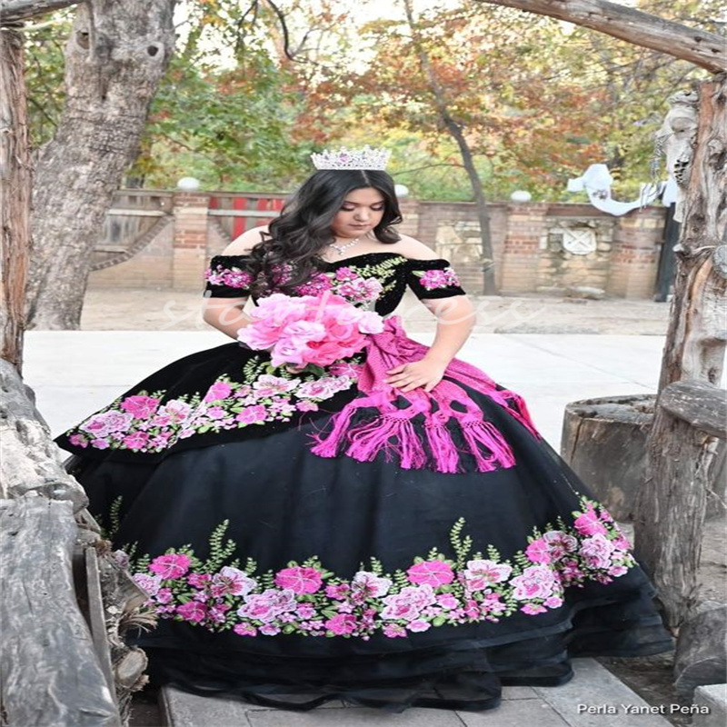 Robes de Quinceanera noires mexicaines uniques avec manches à fleurs colorées, robe de quinzième anniversaire, robe de débutante douce 16, robe de bal élégante, 2024