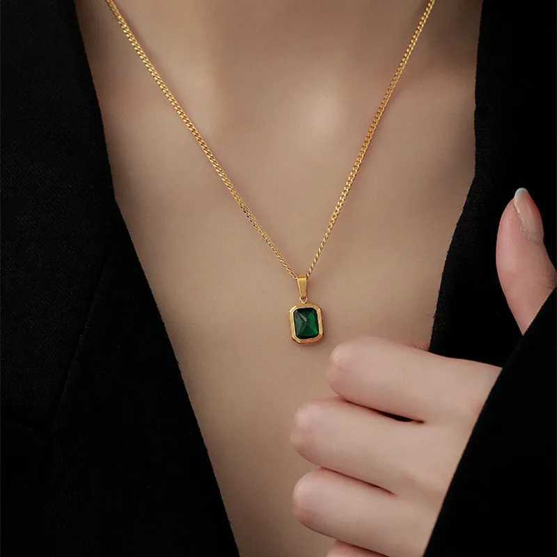 Pendentif colliers Mode rétro carré vert Zircon pendentif collier pour femmes charme collier filles mariage fiançailles bijoux cadeau YQ240124