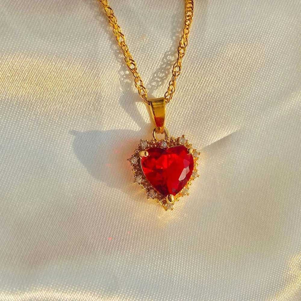 Pendentif colliers Nouvelle mode en forme de coeur zircone collier pour les femmes de haute qualité rouge amour pendentif fête des mères saint valentin cadeau bijoux YQ240124