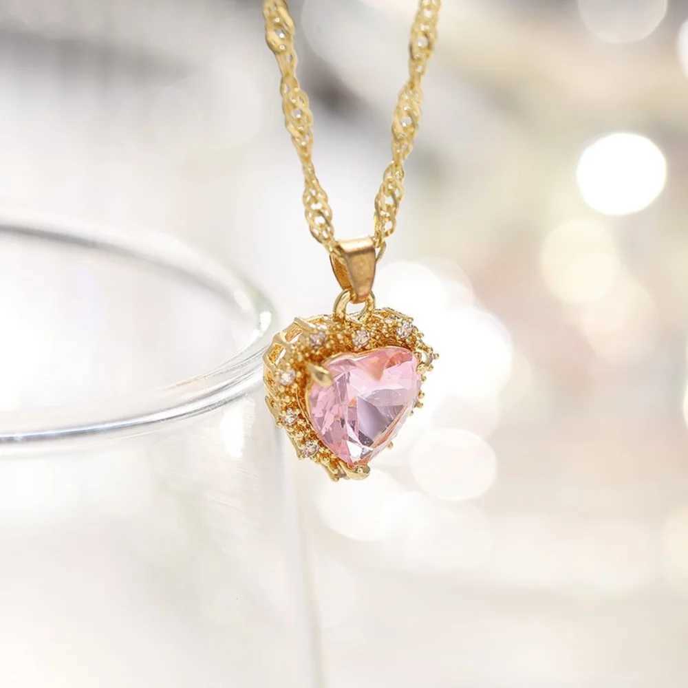 Pendant Necklaces New Fashion Heart Shaped Zirconia Necklace for Women High Quality Red Love Pendant Mother Day Valentine Day Gift Jewelry YQ240124
