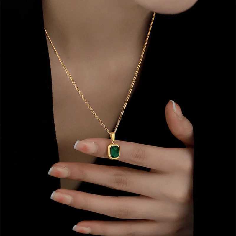 Pendentif colliers Mode rétro carré vert Zircon pendentif collier pour femmes charme collier filles mariage fiançailles bijoux cadeau YQ240124
