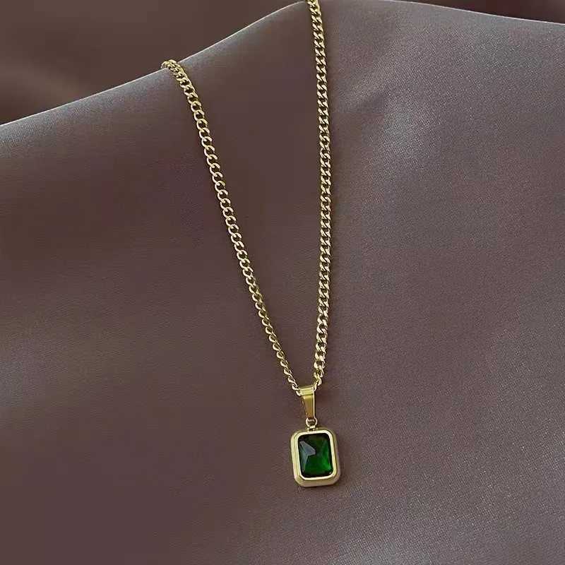 Pendentif colliers Mode rétro carré vert Zircon pendentif collier pour femmes charme collier filles mariage fiançailles bijoux cadeau YQ240124