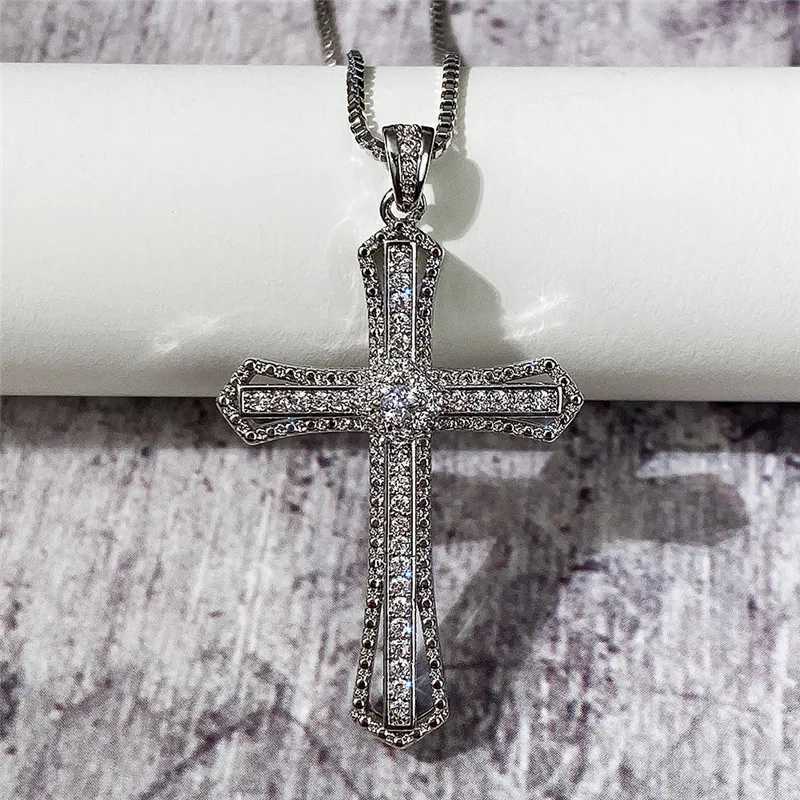 Pendant Necklaces Huitan Hip Hop Cross Necklace for Women with Dazzling CZ Stone Luxury Silver Color Cool Neck Accessories Party Trendy Jewelry YQ240124