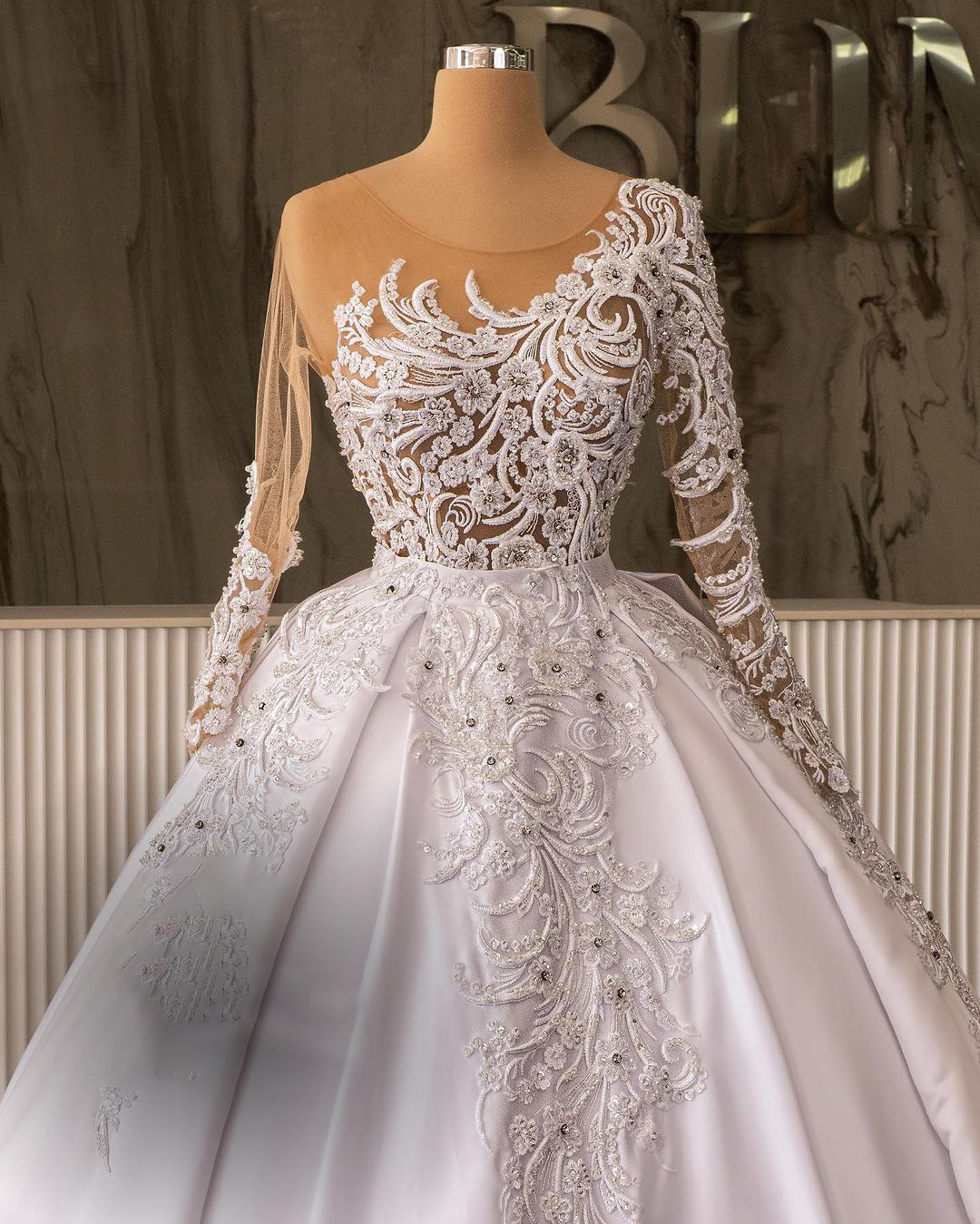 Abiti da sposa glamour Abiti da sposa O-collo Appliques Perline Pizzo Tulle Illusione Cerniera senza schienale Abito da sposa su misura Plus Size Abiti da sposa