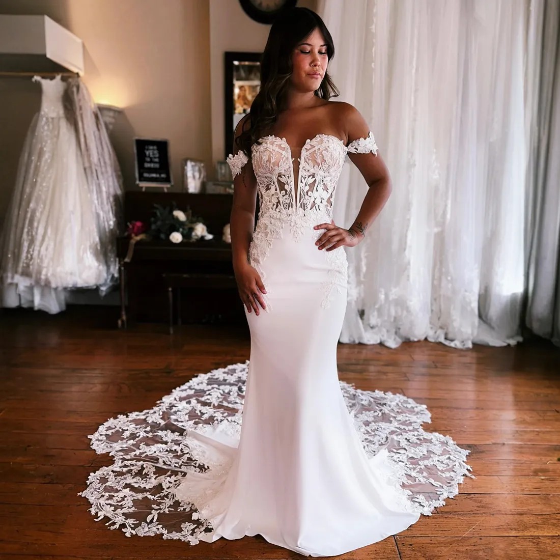 Nowoczesne białe kwiatowe koronkowe sukienki ślubne syreny seksowne z ramion Sheer Back Bridal Surs Court Train Elegancka Plus Size Vestidos de novia cl3246