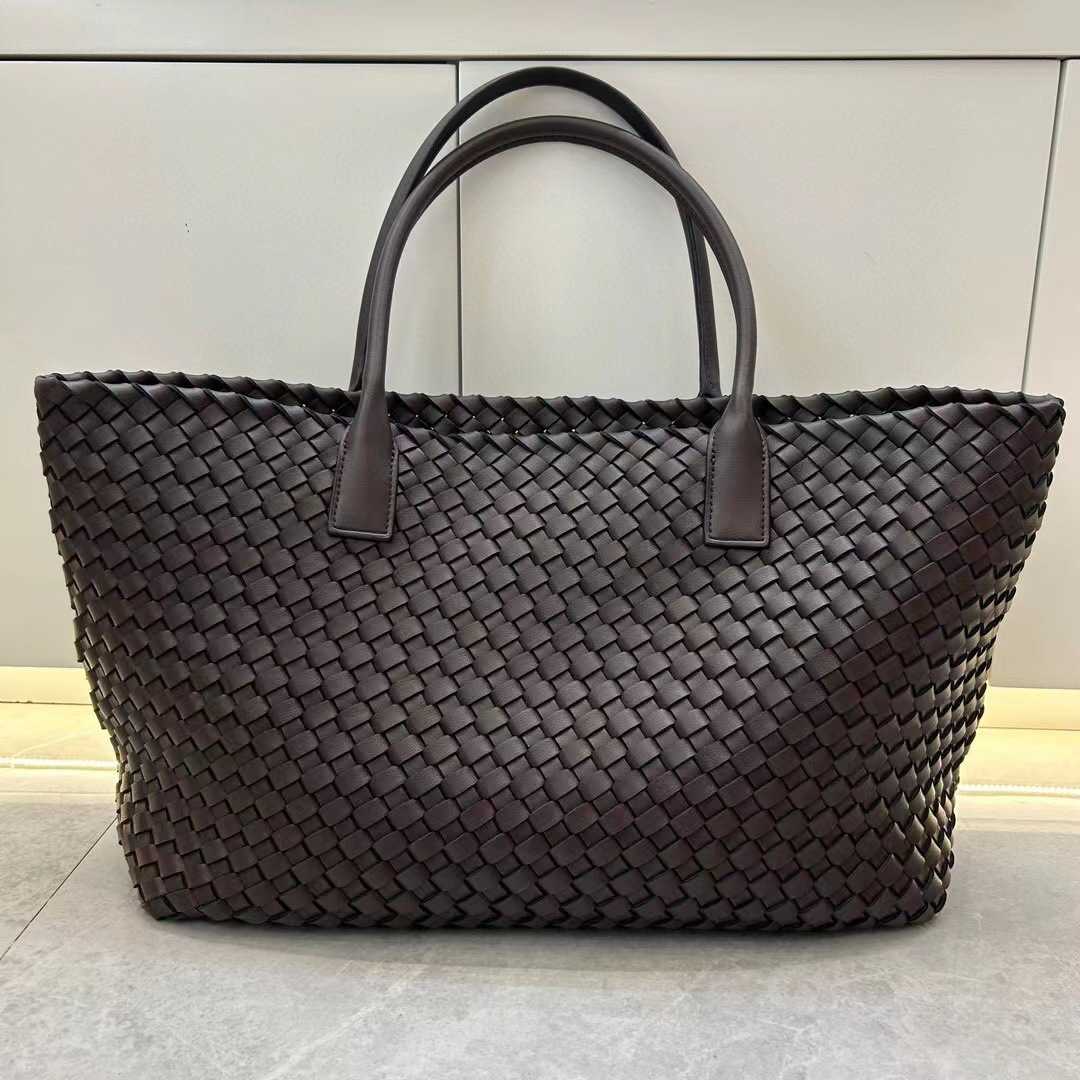 2023 Autumn Style Simple and Elegant Handwoven Handheld Genuine Leather One Shoulder Vegetable Basket Mother Bag