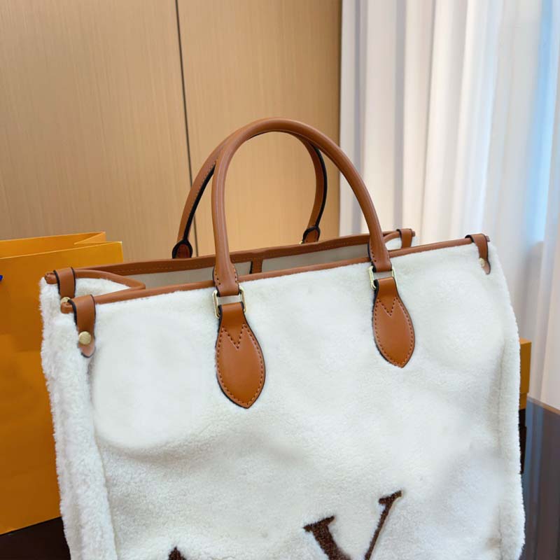 P275 Borse tote in agnello Borsa da donna di lusso di alta moda Borsa a tracolla monospalla autunno/inverno che soddisfa lo shopping quotidiano Moda e versatilità