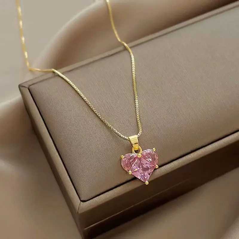 Pendant Necklaces Fashion Earrings Necklaces Set for Women Heart-shaped Zircon Pink Crystal Pendant Necklace Women's Jewelry Exquisite Gift YQ240124