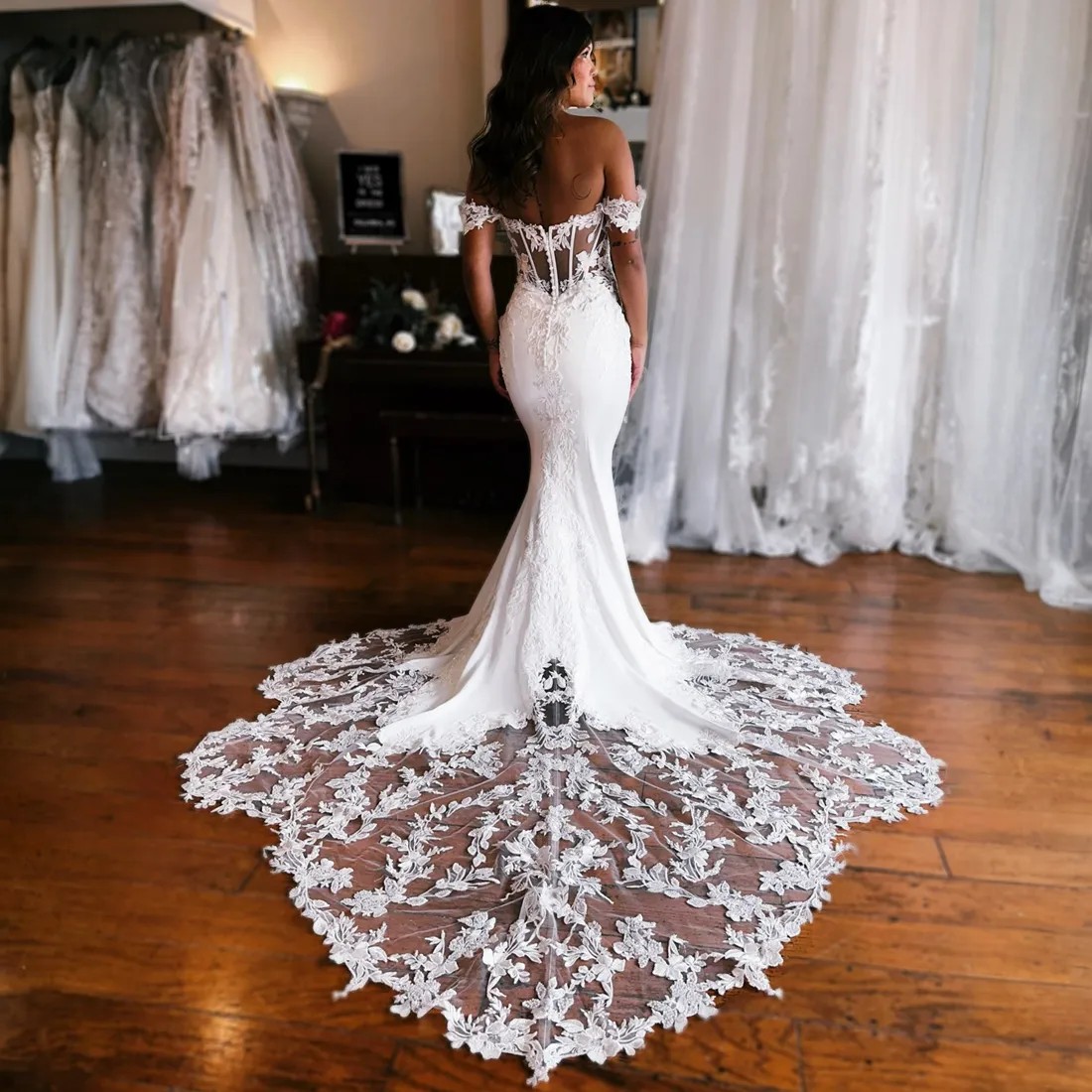 Nowoczesne białe kwiatowe koronkowe sukienki ślubne syreny seksowne z ramion Sheer Back Bridal Surs Court Train Elegancka Plus Size Vestidos de novia cl3246