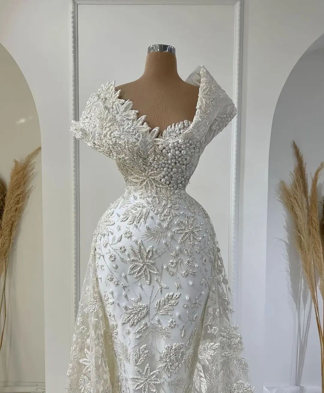 Plus Size Abito da sposa a sirena Arabo Fiori 3D Perline Scollo a V Abiti da sposa sexy Abiti Perle affascinanti Abiti da sposa formali Custom Made