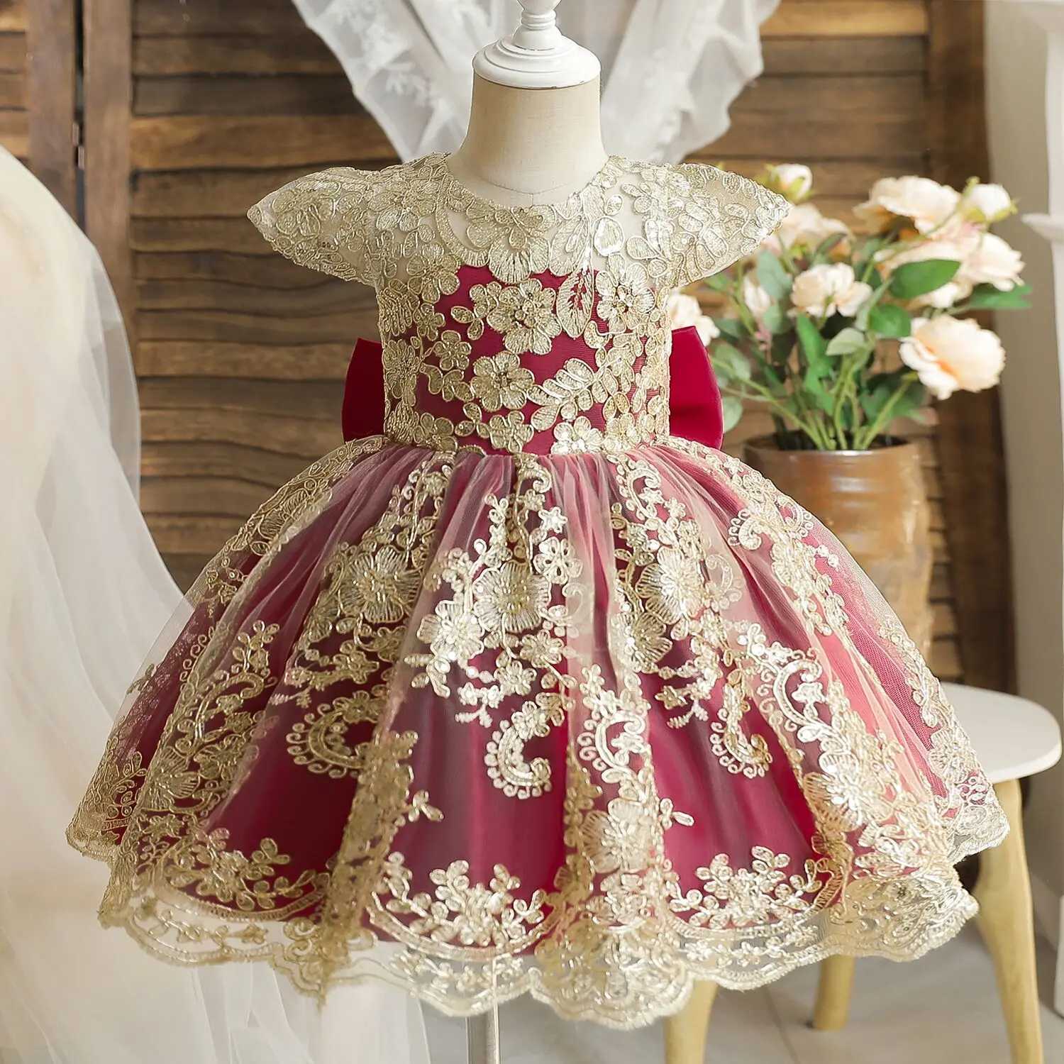 Robes de fille broderie des enfants élégants robes princesse pour bébés filles backless en dentelle de mariée robe de soirée en soirée