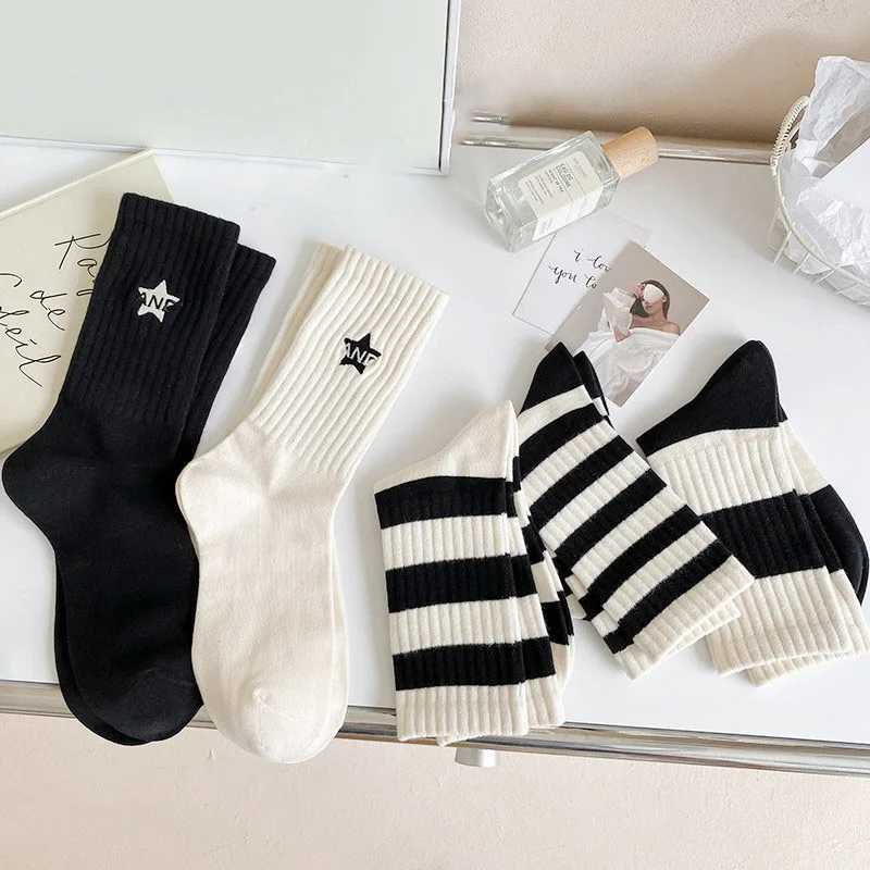 Sports Socks Of Women's Black And White Striped Socks Set Minimalist Style Embroidered Pentagram Women's Sports Socks Cotton Socks YQ240126