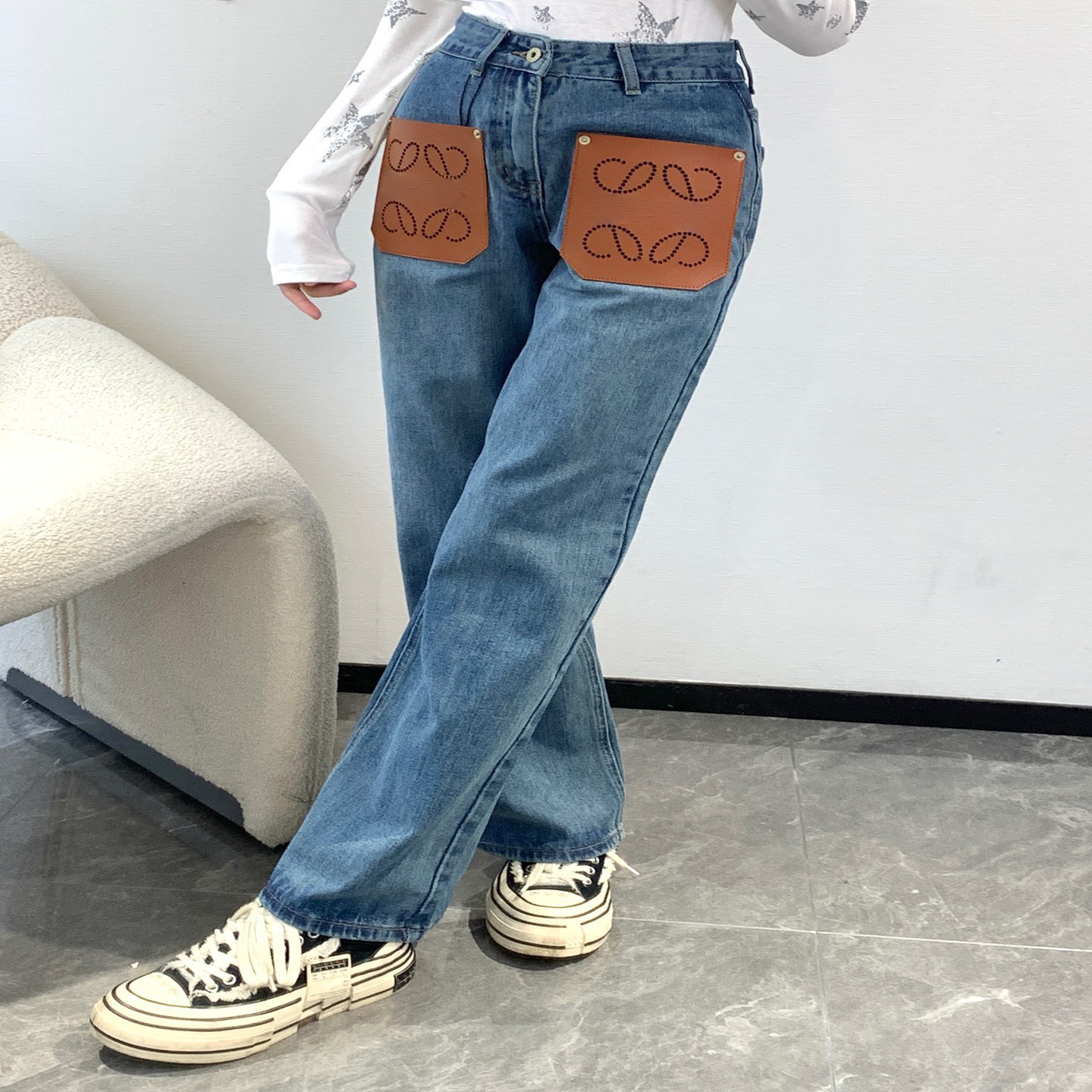 Designer kvinnors jeans framficka läder etikett skelett logotyp tvättad denim bomull tyg män och kvinnor avslappnad mode lös passform rak jeans