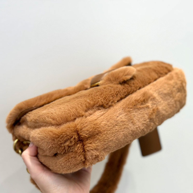 Modedesigner väska den nya fuzzy mjuka atmosfären är fylld med en varm 25 cm underarmspåse handhållen crossbody väska