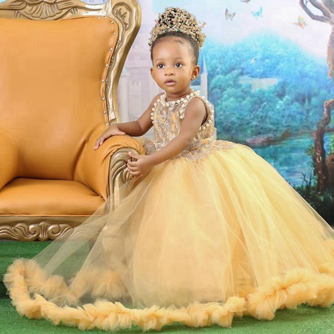 Sarı Çiçek Kız Elbiseler Söndürülebilir Balo Koyu İncileri Dantelli Tiers Tulle Dantel Kız Kıyafetleri Prenses Kraliçe Çocuklar Doğum Günü Partisi Elbise NF048