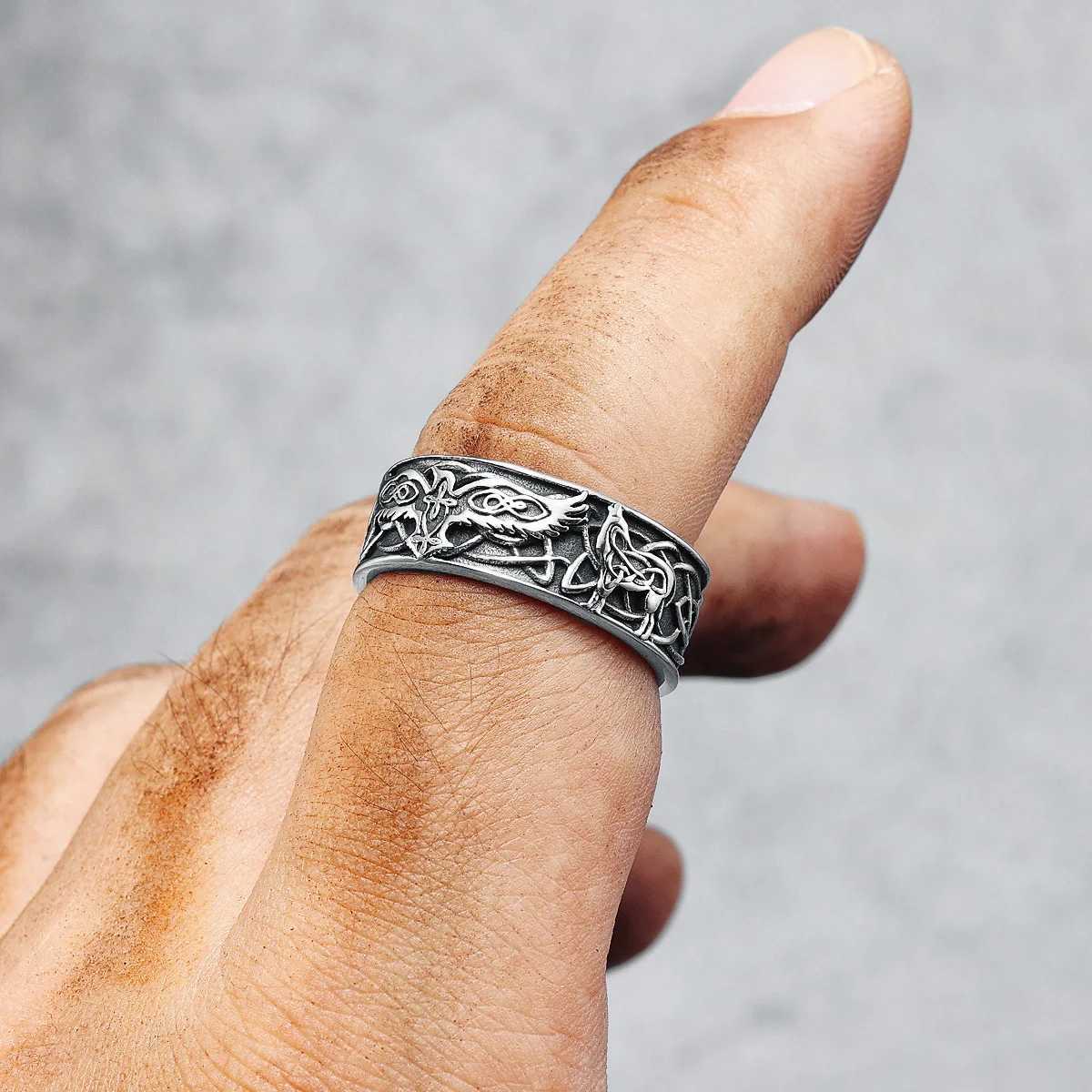 Bandringar Phoenix Totem Ring 316L Rostfritt stål Män lyckosamma ringar Trendiga för cyklist Male Friend Jewelry Creative Gift Dropshipping 240125