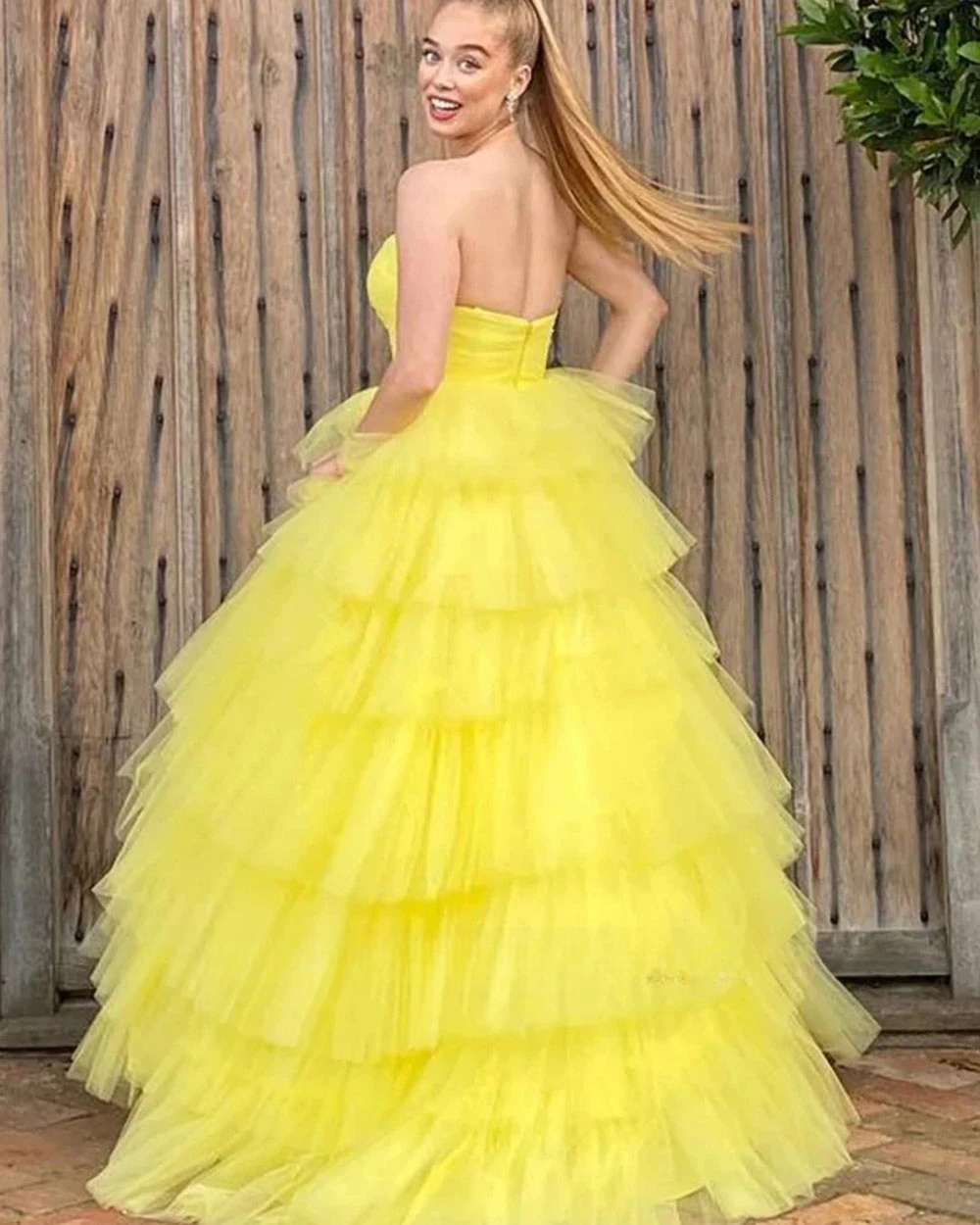 Classy Long Yellow Strapless Tulle Evening Dresses Sleeveless A Line Tiered Floor Length Custom Made for Women Party Gowns