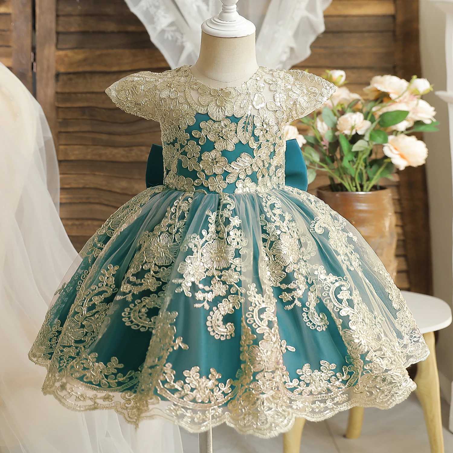 Robes de fille broderie des enfants élégants robes princesse pour bébés filles backless en dentelle de mariée robe de soirée en soirée