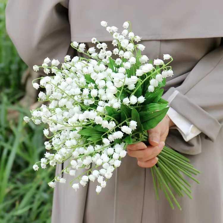 Verde floreale finto 6 pezzi Mughetto artificiale Fiori finti Campanella a vento Orchidea Bouquet da sposa Fiore di maggio la decorazione della festa nuziale del giardino di casa YQ240125