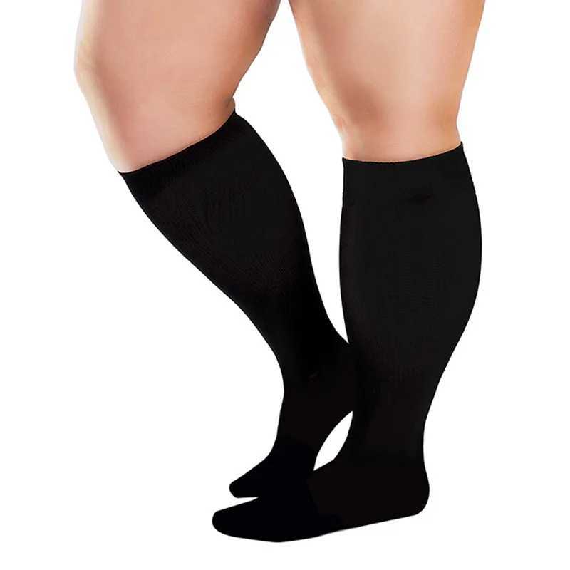 Chaussettes de sport 4XL chaussettes de Compression élargies pour hommes avec couleur noire varices diabète Sports de plein air chaussettes de course pour les femmes en gros YQ240126