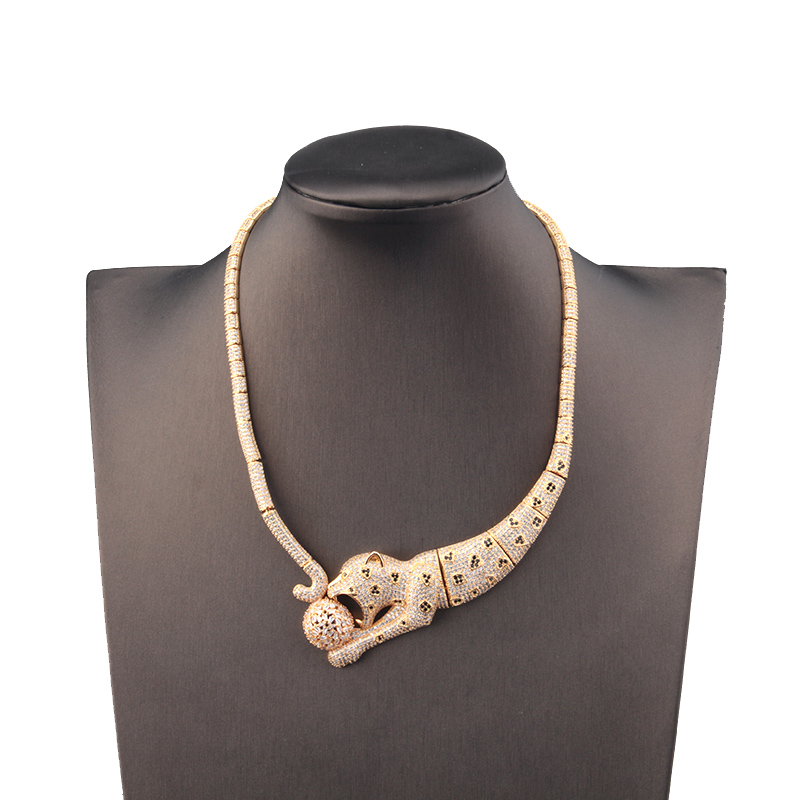 Mode vilda överdrivna lyxiga halsband leopard bitande boll full diamanter armband par ring födelsedag present designer smycken set pkc0099