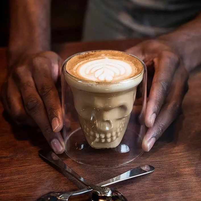 Tazza da caffè a doppia parete Tazza trasparente Bicchieri da tè Tazze di cristallo con teschio Succo d'acqua Bicchieri Whisky Bar Birra Tazze di vetro da vino