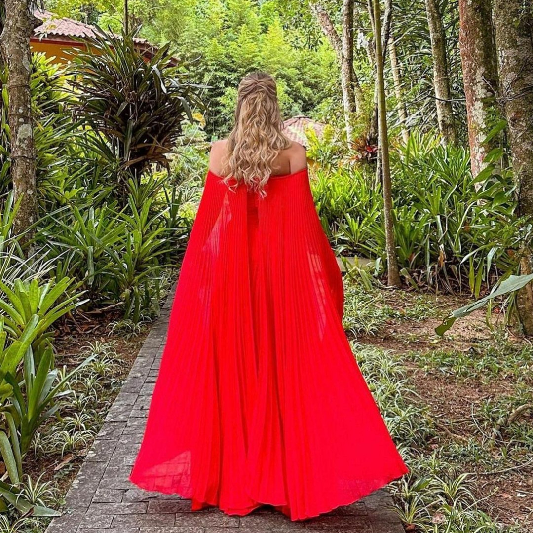 Elegant lång röd chiffon promklänningar med Cape a-line bateau hals golvlängd festklänning maxi formella aftonklänningar för kvinnor