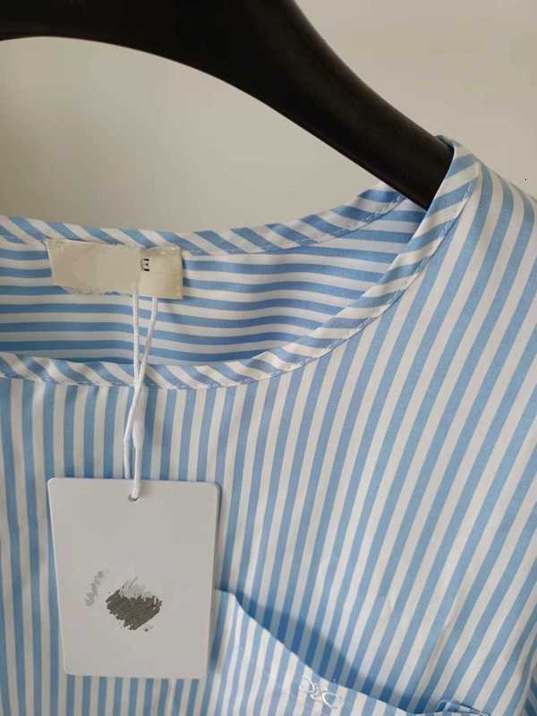 Polo da donna Designer Brand Ce2023 Nuovo prodotto di usura Fresh Stripe Loose Split Pullover Primavera/estate Top Shirt YMNZ