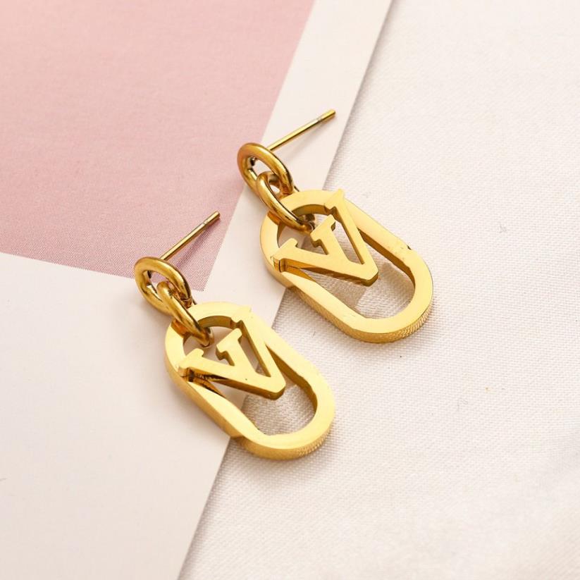 Pendientes chapados en oro de 18 quilates Diseñadores de marcas de lujo Carta Moda Mujer Amor Pendiente de diamante de acero inoxidable Fiesta de bodas Jewell226f