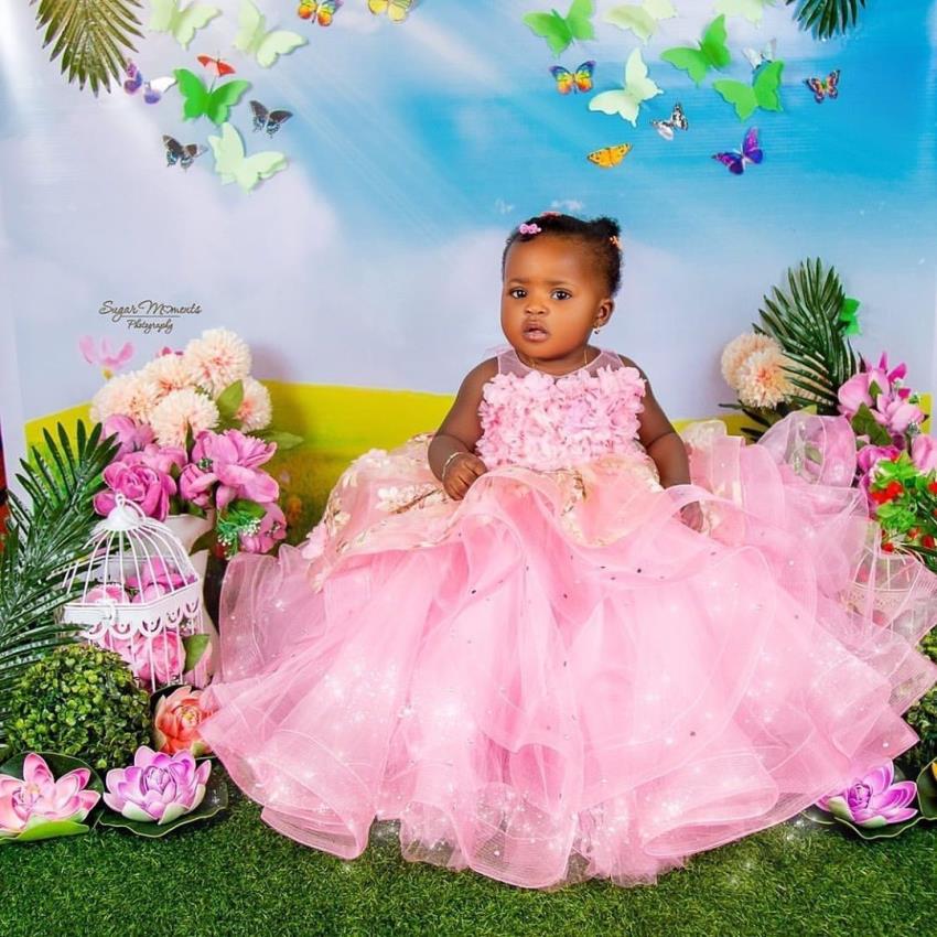 Różowe koronkowe koraliki 2020 Kwiatowe sukienki Dziewczyny Sheer szyi Suknie ślubne Mała dziewczynka