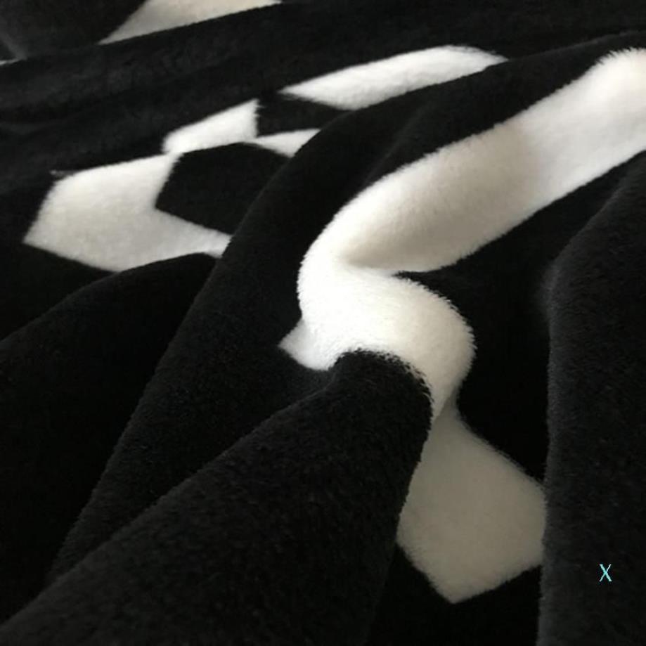 Black Throw Flannel Fleece Blanket 2size- 130x150cm 150x200cm No Dust Bag C Style Logo for Travel Home Office Nap Blanket 202276d