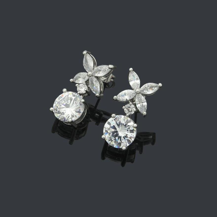 2023 Luxury Diamond Stud Branded Logo Grave Jewelry Lady Studs Trendy Designer örhängen rostfritt stål silver elagant kvinnor SMA229P