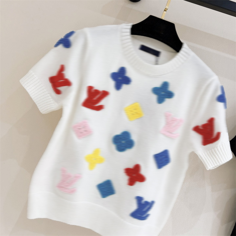 Projektantka koszulka damska Krótki dzianinowy szczyt wiosny/lato luksusowy wysokiej jakości słodki prosty kolor haftowy wzór liter