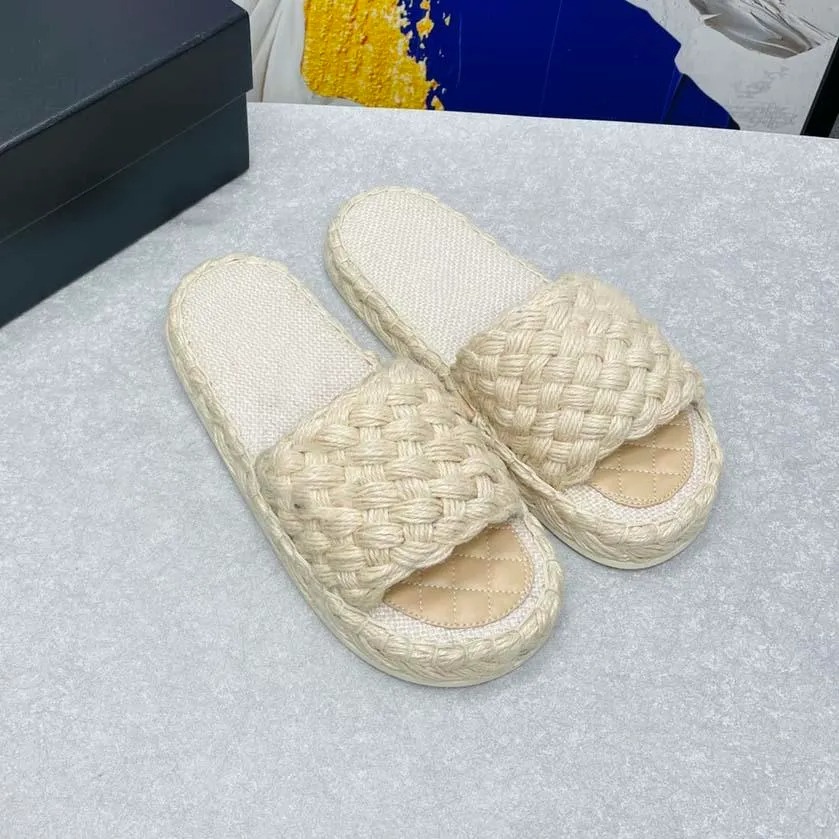 Designer Slippers Femmes Sandintes de miel tressé Sandales en laine en laine en laine Taux de luxe Plateforme de luxe Slite Mule rayée Fashion Summer Beach Chaussures Couleur de bonbons