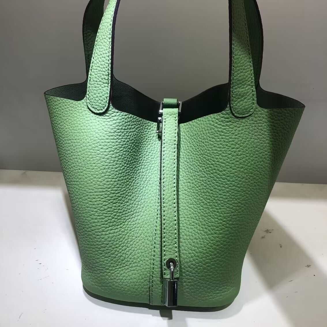 Factory Outlet Wholesale party Tote bags for sale 2024 new women's bag lychee grain top layer cow leather bucket cabbage blue portable small fashion women tide