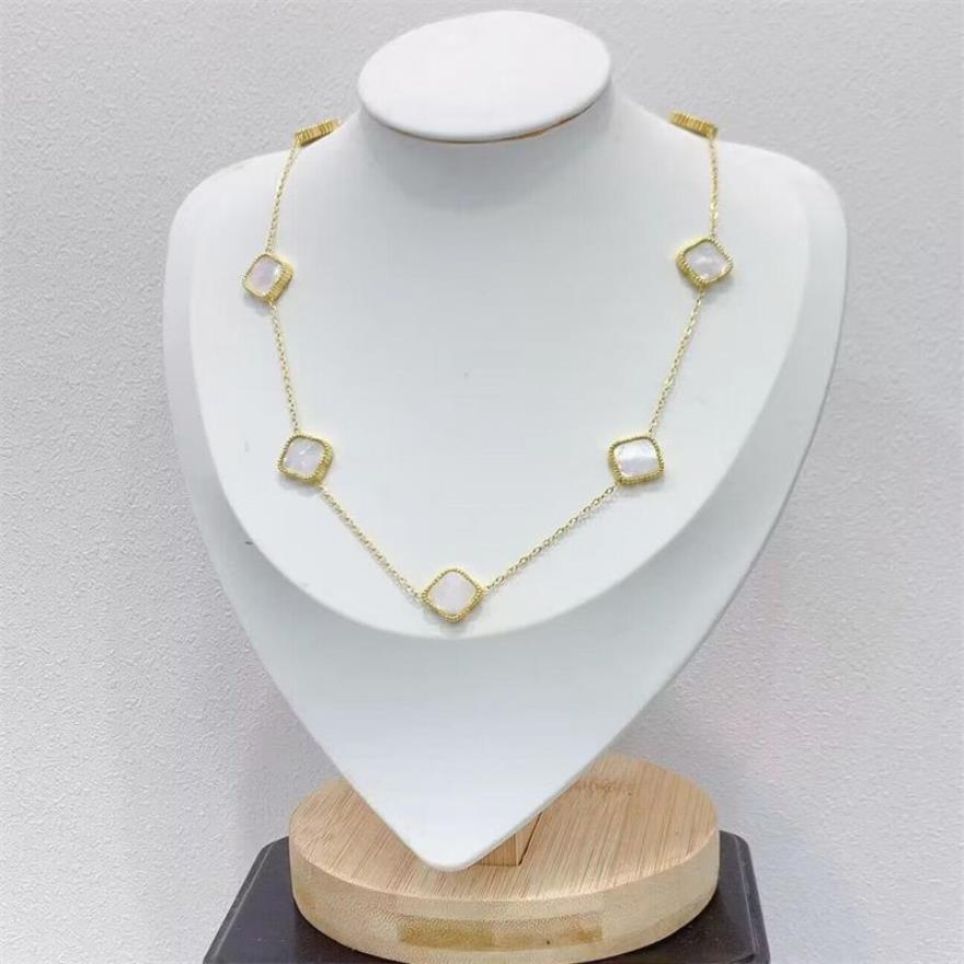 17km Fashion Multi Layer Lock Portrait Pendants Necklac for Women Gold Metal Key Heart Necklace Dign Jewelry Gift290z2132