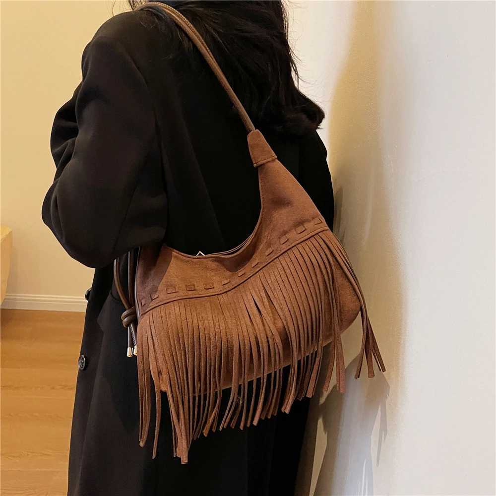 イブニングバッグHifashion Vintage Tassel Suede Shourdle Bags for Women 2024 Trend Designer Hobo Crossbody Bags Nubuck Leather Ladies Handbags