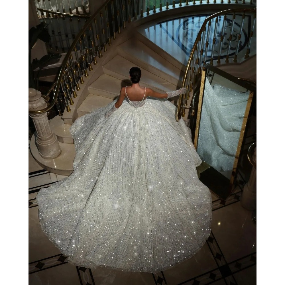 Stuntbride 2024 Robes de mariée de luxe robe de bal bretelles spaghetti robes de mariée perle cristal brillant balayage train robes de mariée sur mesure