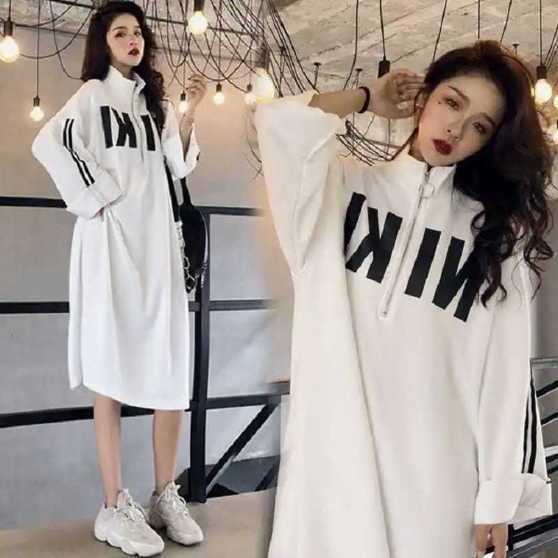 Grundläggande avslappnade klänningar Stora hösten Korean Fashion Letter Turtle Neck Långärmad avslappnad klänning för Women's Street Casual Loosed Blomal Dress J240130