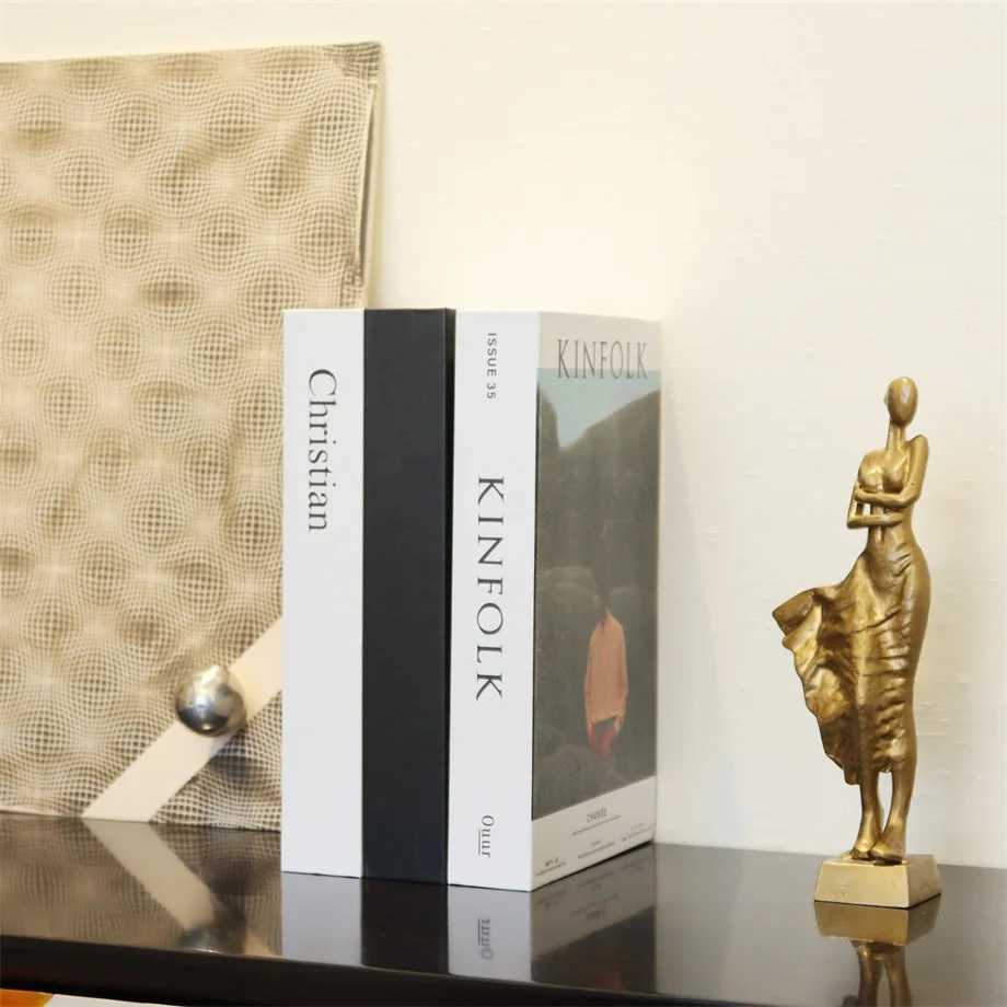 Other Table Decoration Accessories Fashion Luxury Top Brand Customized Fake Books Simulation Book Box Coffee Villa Hotle Home Decor Shooting Props YQ240129