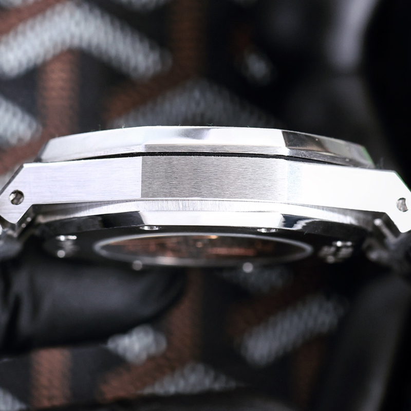 Нарученные часы модель дизайнерские часы Размер 45 мм 12-мм стальной ремешок Автоматическое механическое движение Супер светительное восьмиугольное оболочка с песком
