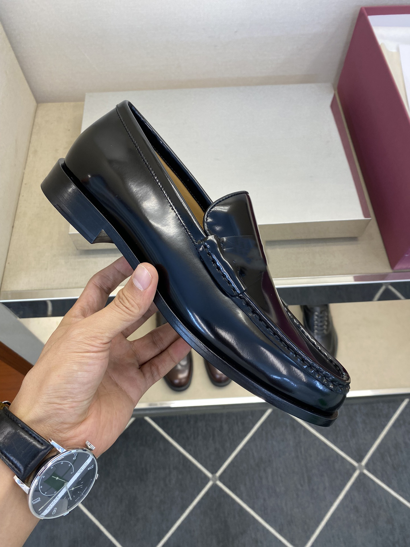 Scarpe da lavoro da uomo di marca di stilisti di lusso di moda, scarpe da guida, nuove scarpe in pelle con fibbia in metallo lucido, banchetto in pelle di vitello nero taglio basso 5-10