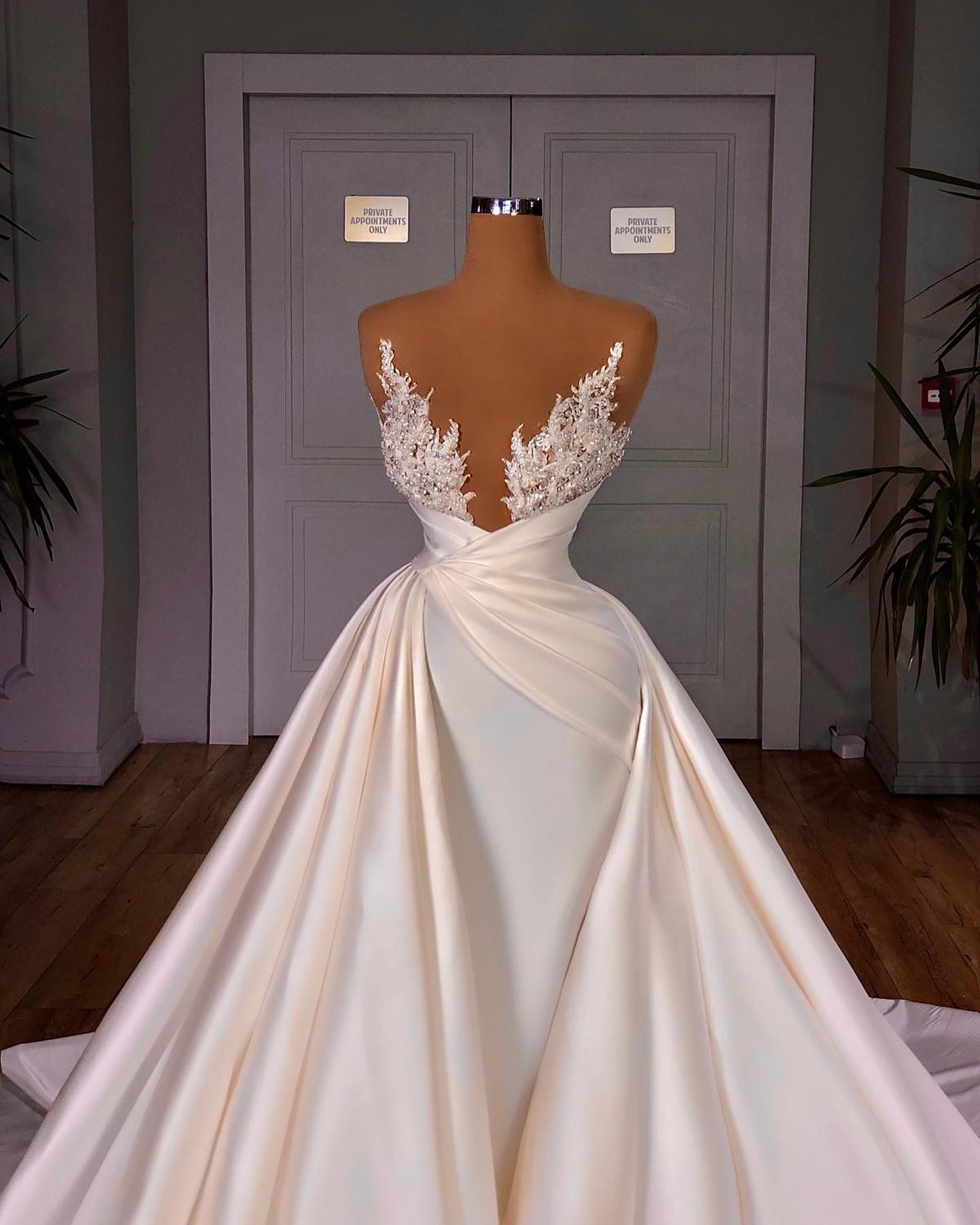 Elegant Mermaid Wedding Dresses Sweetheart Design Applique Satin Pleat Detachable Train Backless Custom Made Plus Size Sexy Bridal Gown Vestidos De Novia