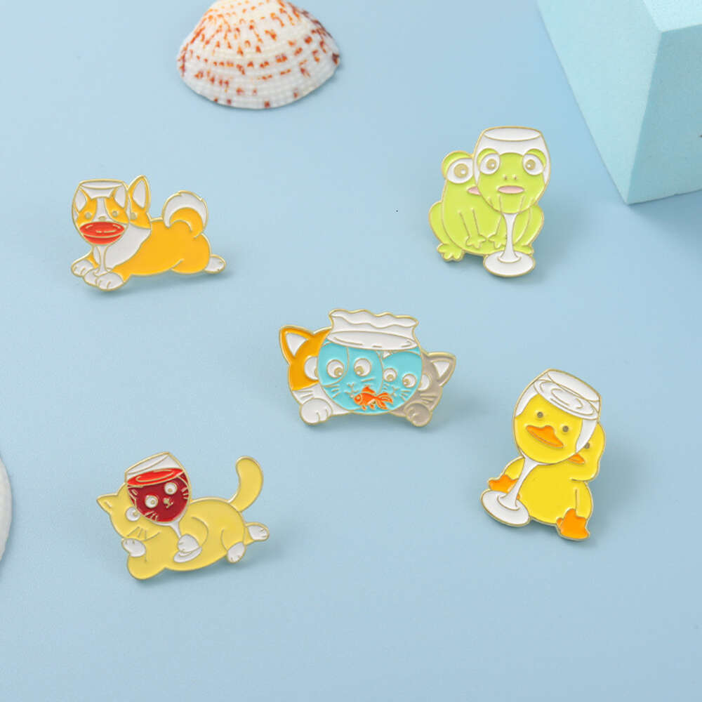 New Alloy Animal Brooch Creative Cartoon Wine Glass, Yellow Duck Shape, Oil Dripping Badge, Clothing Accessories