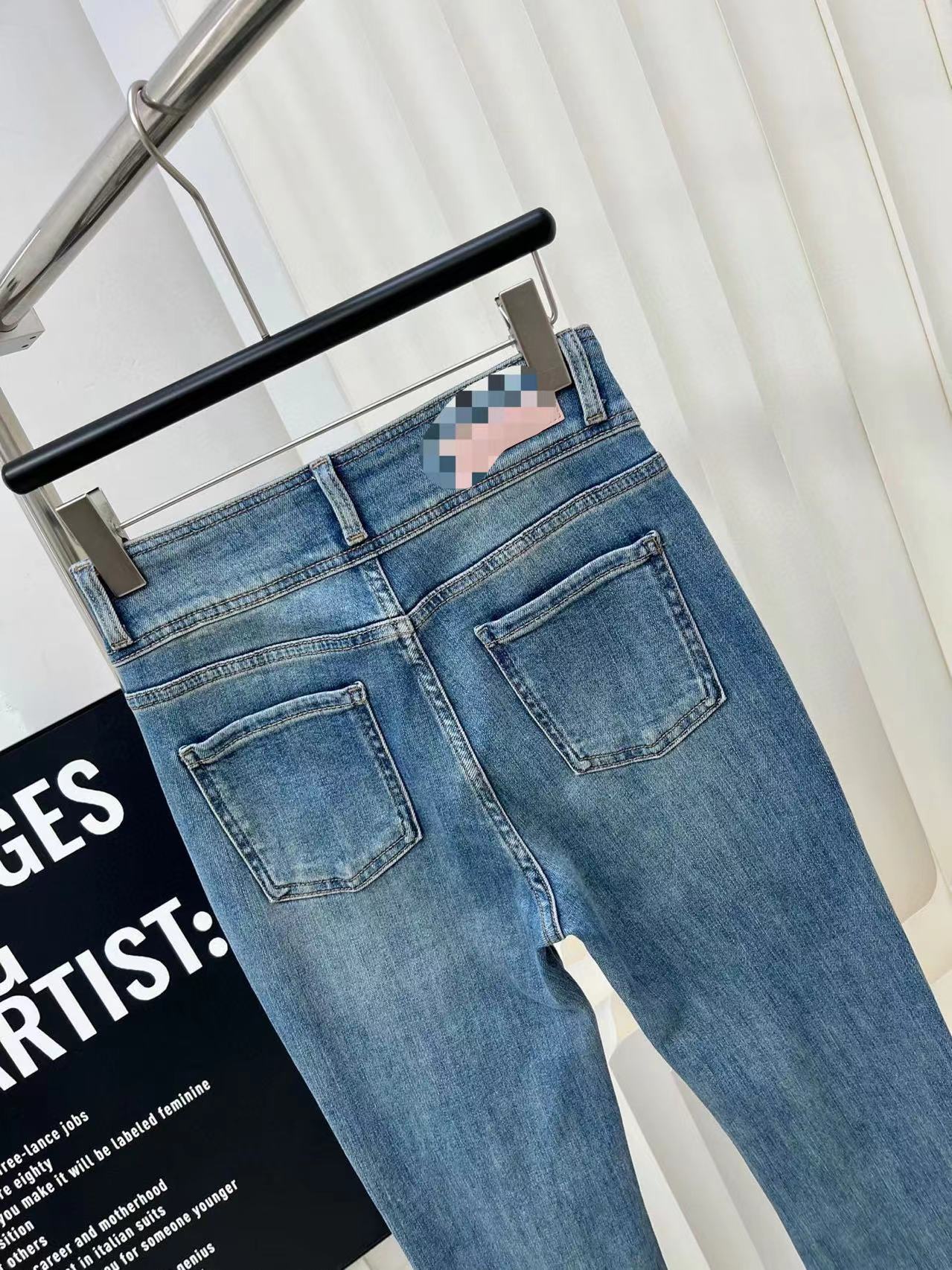 Bezpłatna wysyłka 2024 Niebieskie proste luźne damskie dżinsowe przyciski logo Logo Doman's Denim Pants 3017