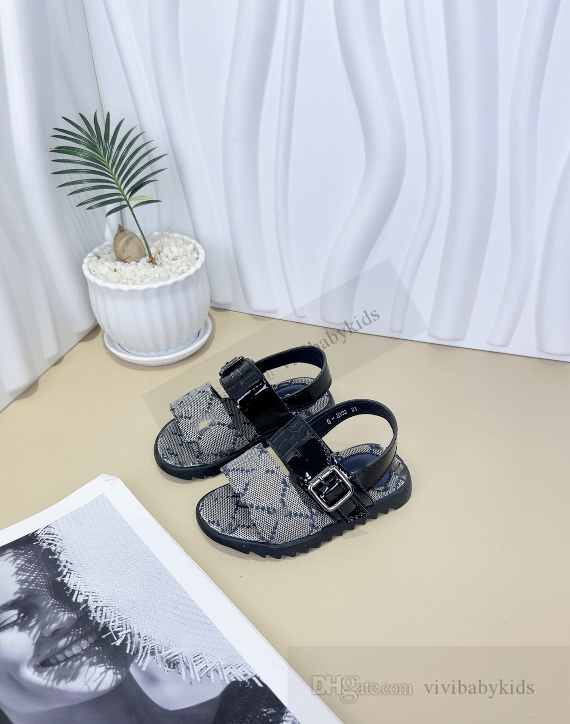 Designer kindersandalen INS baby jongens meisjes brief zomerschoenen sandalen INS kids antislip zachte bodem outdoor slipper EUR21-28 S1133