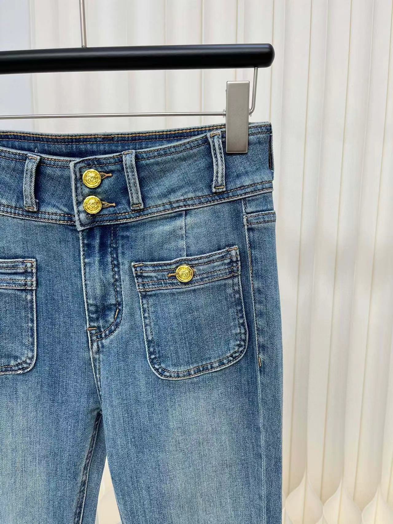 Bezpłatna wysyłka 2024 Niebieskie proste luźne damskie dżinsowe przyciski logo Logo Doman's Denim Pants 3017