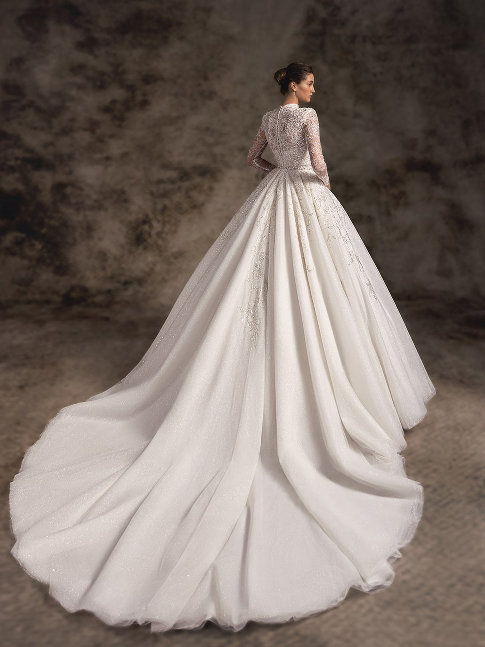 Elegante abito da sposa a-line con scollo a cuore Applicazioni di perline Abiti da sposa in pizzo lucido con maniche lunghe rimovibili Jecket può essere personalizzato